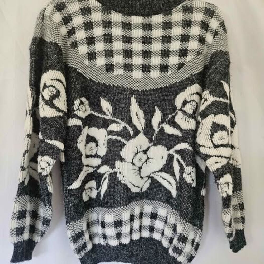 Vintage Carriage Court Gray White Rose Floral Sweater Women's M/L Grandmacore